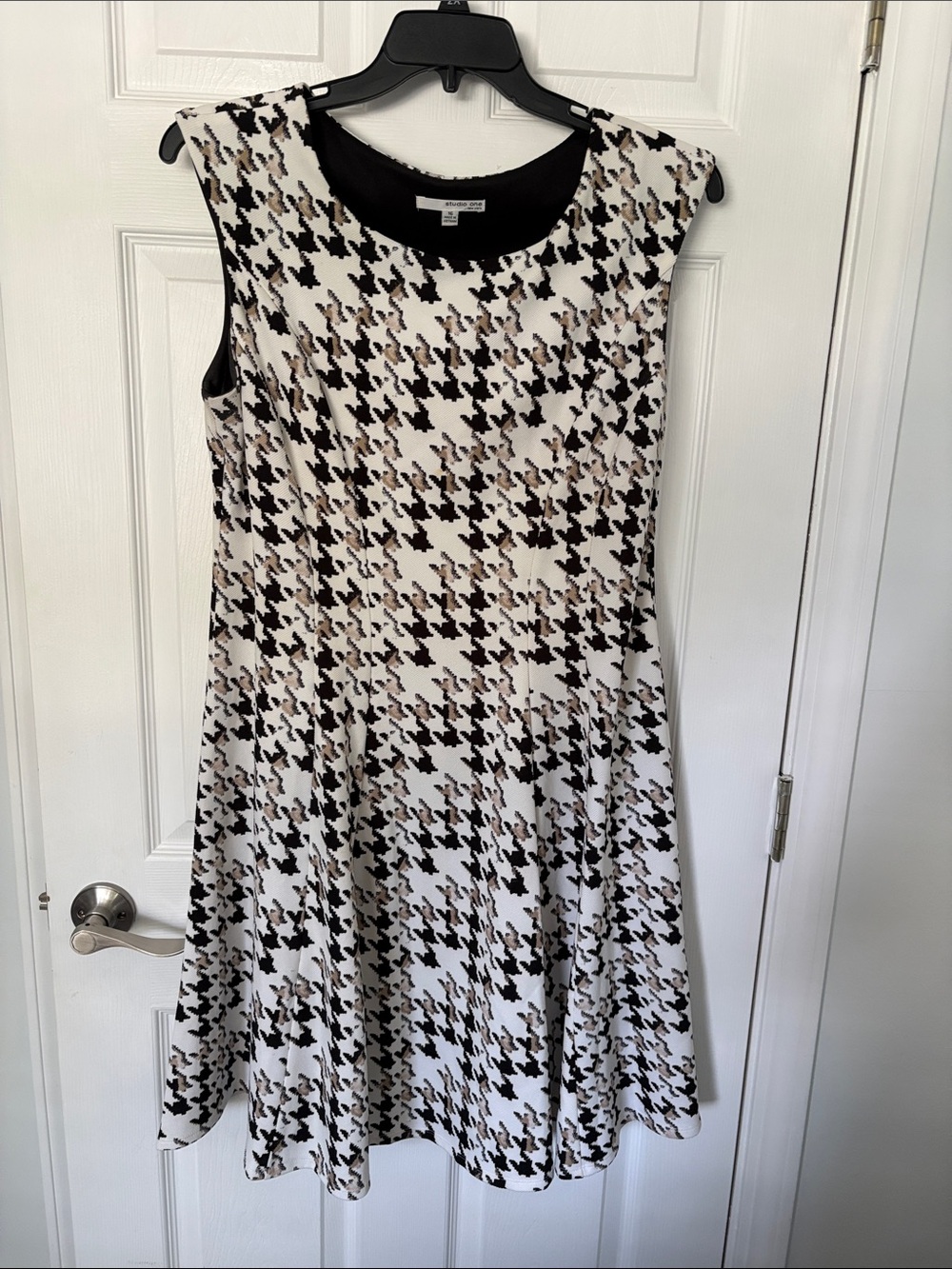 Sleeveless Houndstooth A-Line Dress in Black & White